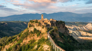 Civita di Bagnoregio è un'affascinante città medioevale del centro Italia, nei pressi di Viterbo